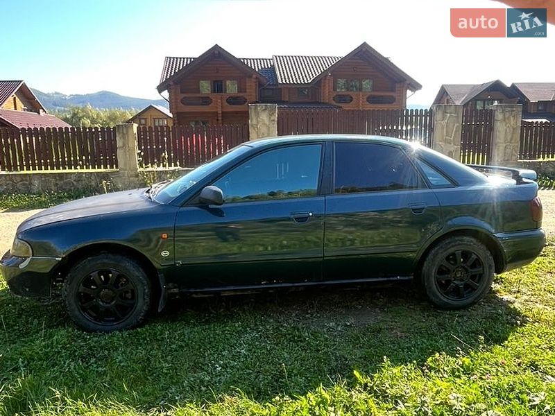 Седан Audi A4 1995 в Яремчі