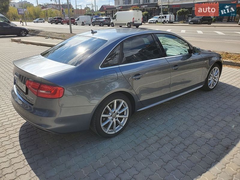 Седан Audi A4 2015 в Ивано-Франковске