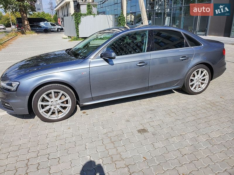 Седан Audi A4 2015 в Ивано-Франковске