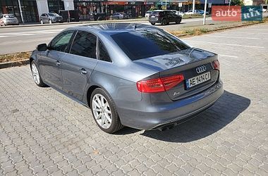 Седан Audi A4 2015 в Ивано-Франковске