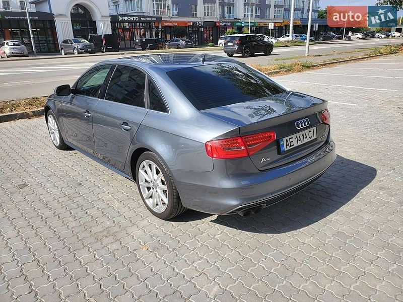 Седан Audi A4 2015 в Ивано-Франковске