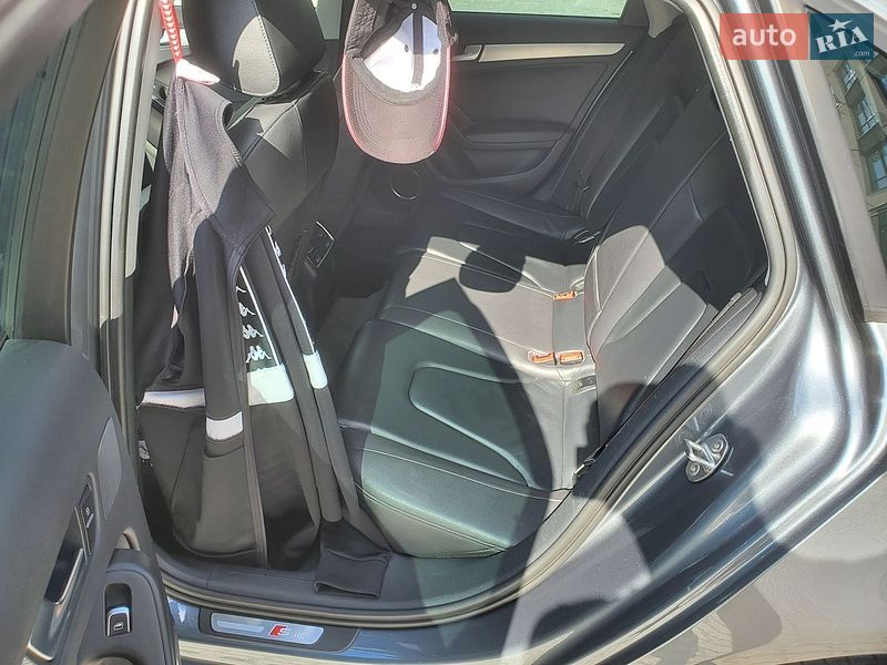 Седан Audi A4 2015 в Ивано-Франковске
