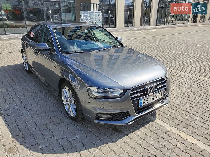Седан Audi A4 2015 в Ивано-Франковске
