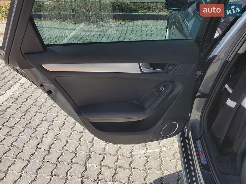 Седан Audi A4 2015 в Ивано-Франковске