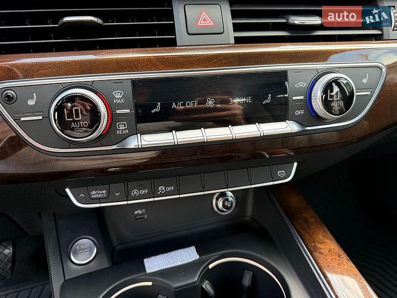Седан Audi A4 2019 в Львове
