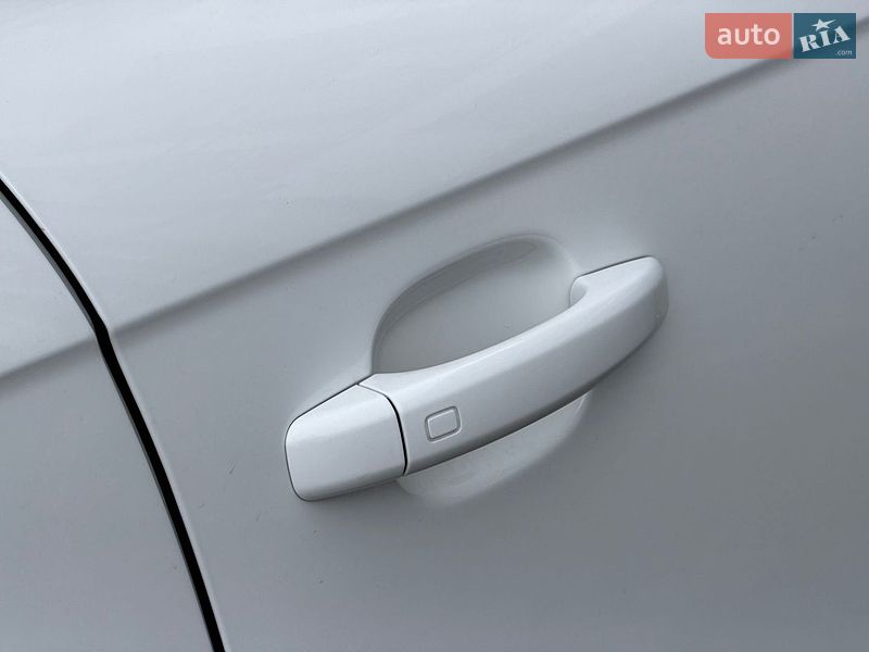 Седан Audi A4 2014 в Стрые