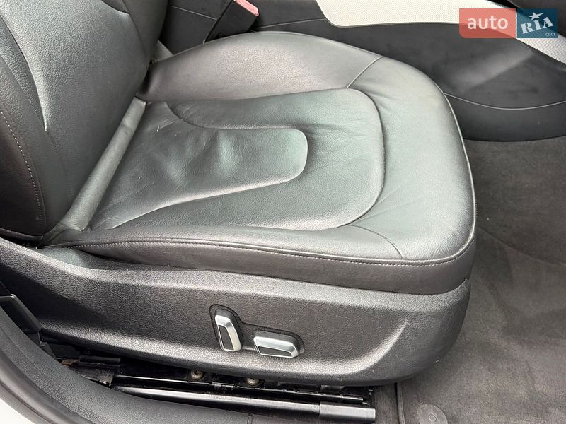 Седан Audi A4 2014 в Стрые