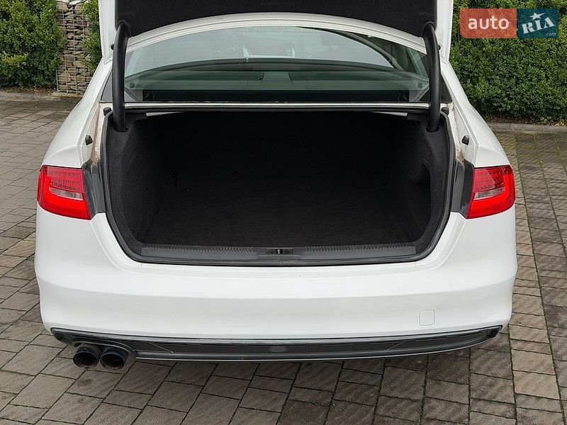 Седан Audi A4 2014 в Стрые