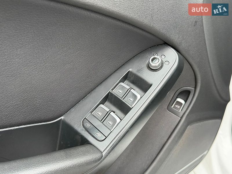 Седан Audi A4 2014 в Стрые