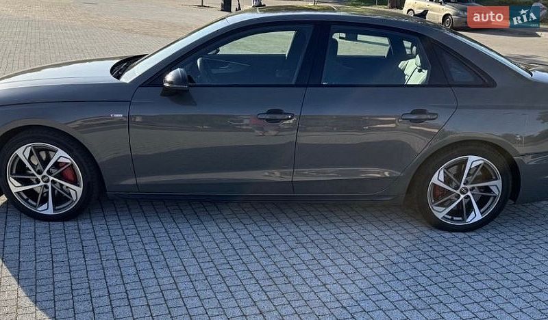 Седан Audi A4 2023 в Львові