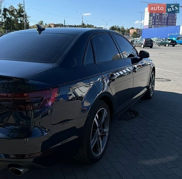 Седан Audi A4 2016 в Умані