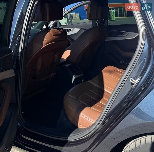 Седан Audi A4 2016 в Умані