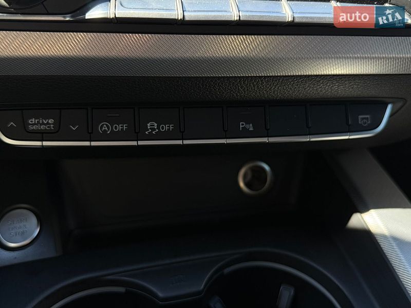 Седан Audi A4 2016 в Умані
