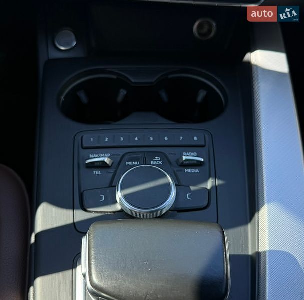 Седан Audi A4 2016 в Умані