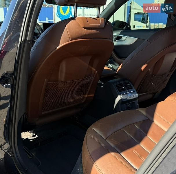 Седан Audi A4 2016 в Умані