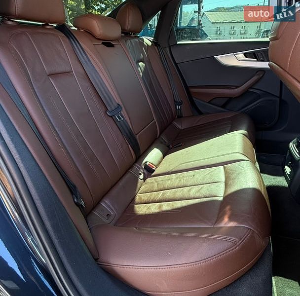 Седан Audi A4 2016 в Умані