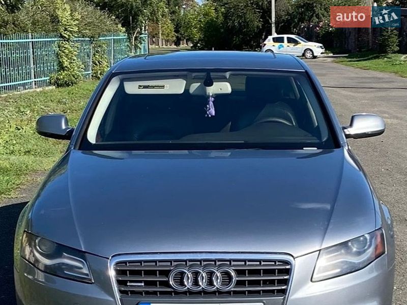 Седан Audi A4 2011 в Луцке