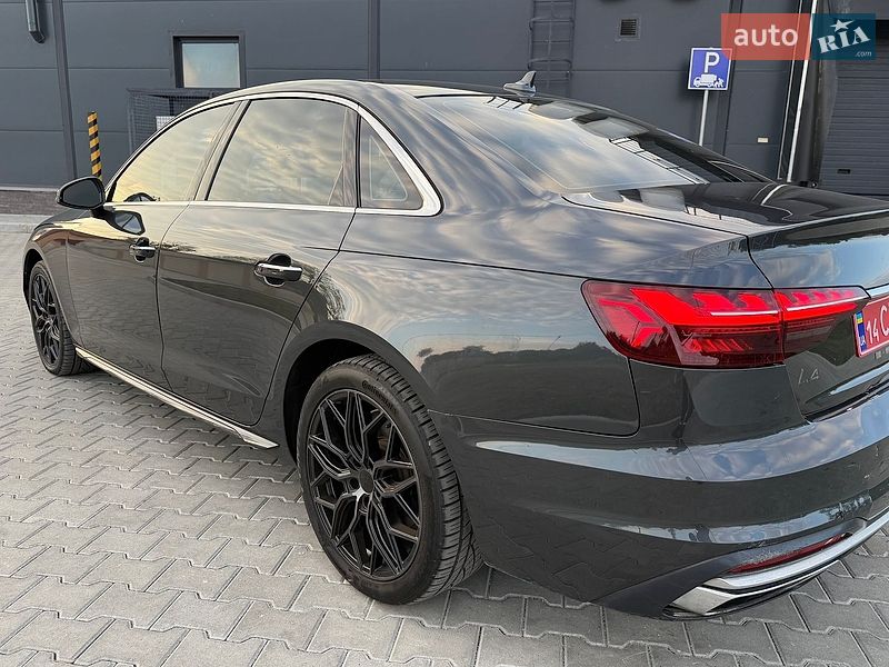 Седан Audi A4 2020 в Львові