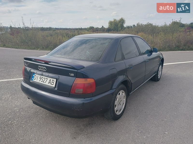 Седан Audi A4 1996 в Городку