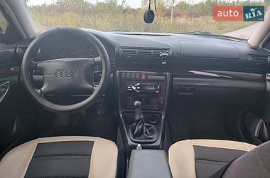 Седан Audi A4 1996 в Городку