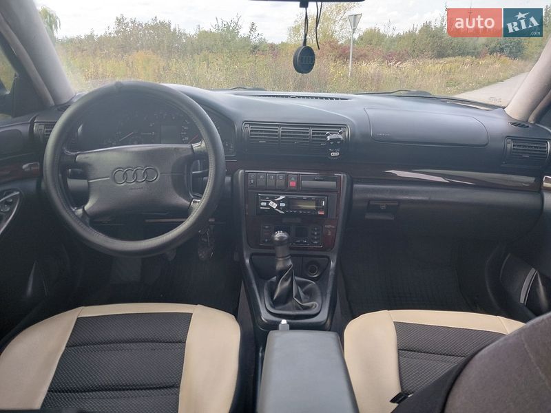 Седан Audi A4 1996 в Городку