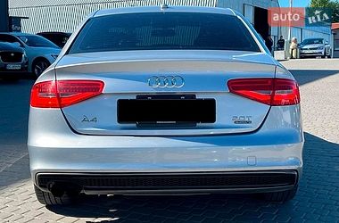 Седан Audi A4 2014 в Львове
