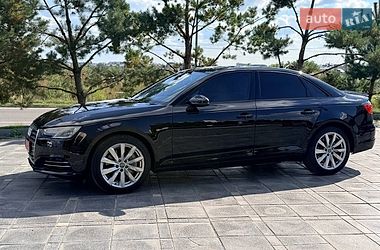 Седан Audi A4 2015 в Львове