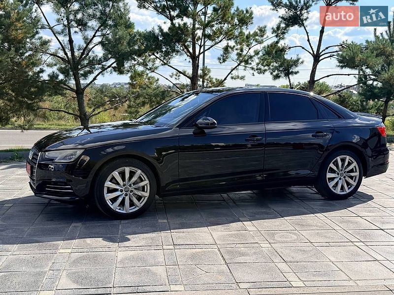 Седан Audi A4 2015 в Львове