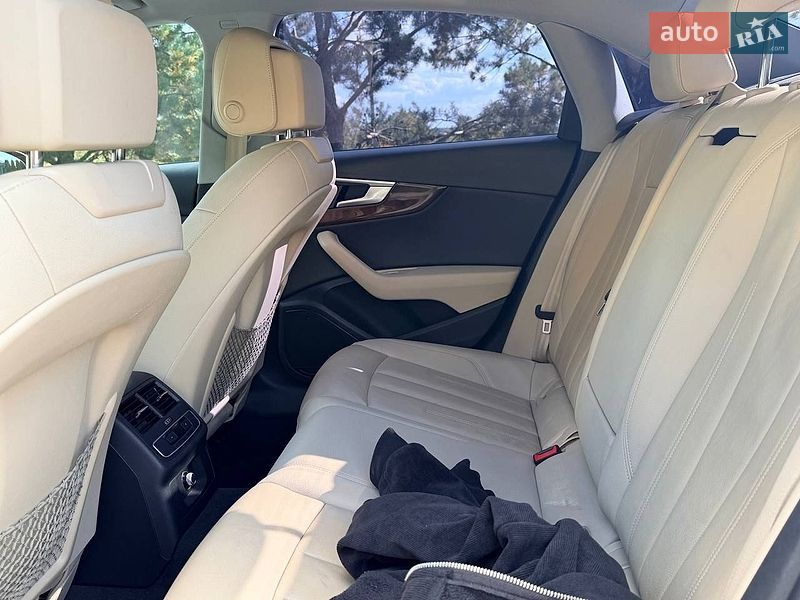 Седан Audi A4 2015 в Львове