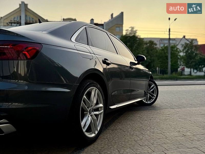 Седан Audi A4 2020 в Львове