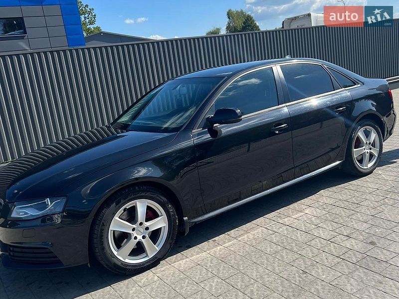 Седан Audi A4 2011 в Львові