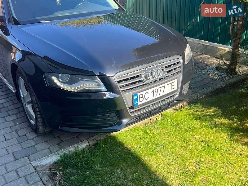 Седан Audi A4 2011 в Львові