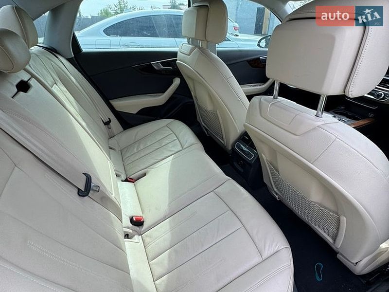Седан Audi A4 2016 в Львові