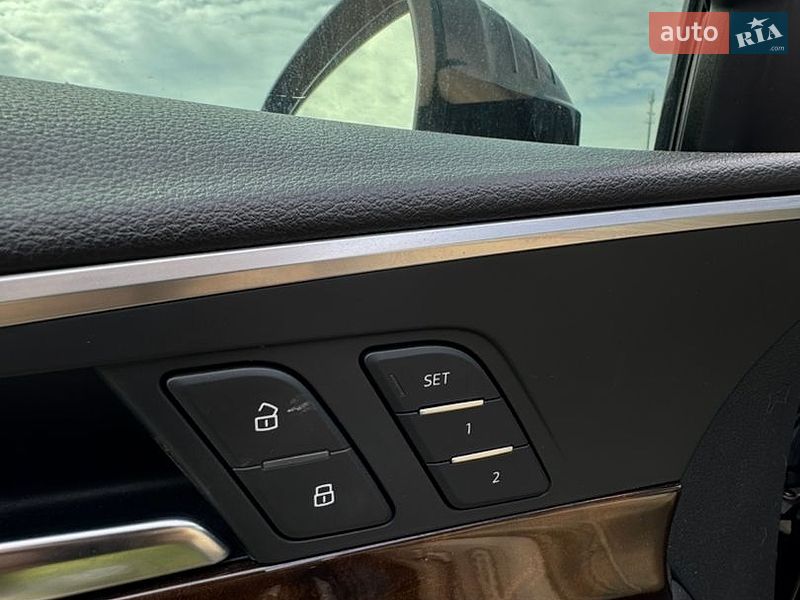 Седан Audi A4 2016 в Львові