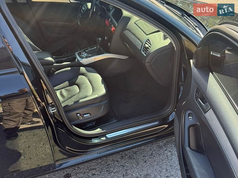 Седан Audi A4 2012 в Умані