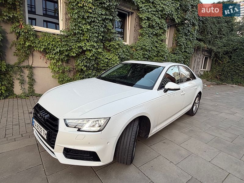 Седан Audi A4 2016 в Львове