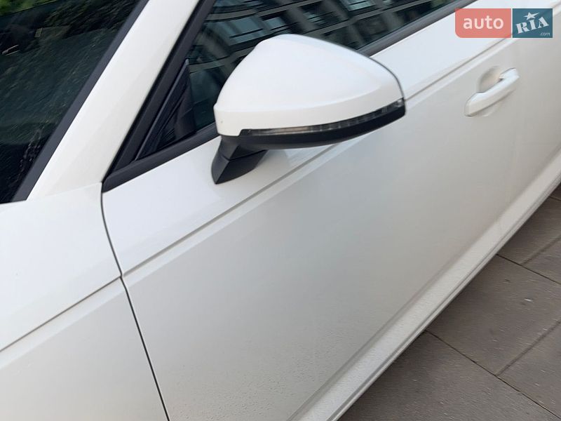 Седан Audi A4 2016 в Львове