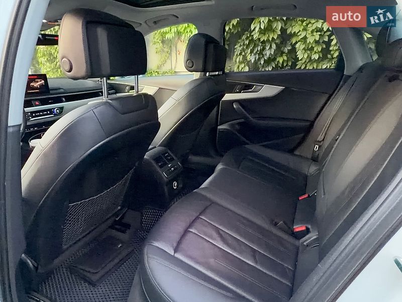Седан Audi A4 2016 в Львове