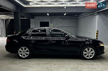 Седан Audi A4 2011 в Чернівцях