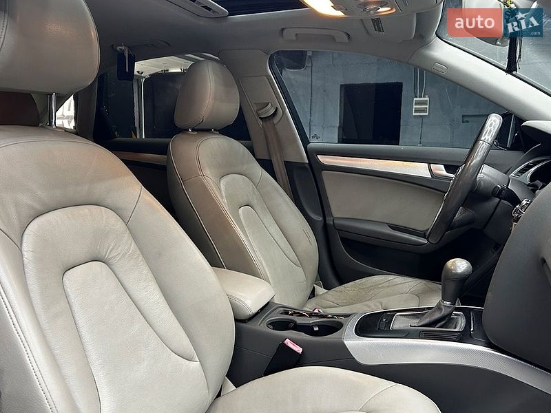 Седан Audi A4 2011 в Чернівцях