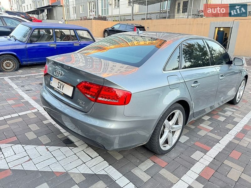 Седан Audi A4 2010 в Обухове