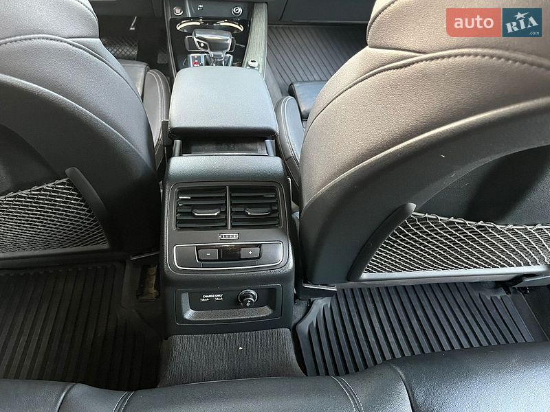 Седан Audi A4 2023 в Ивано-Франковске