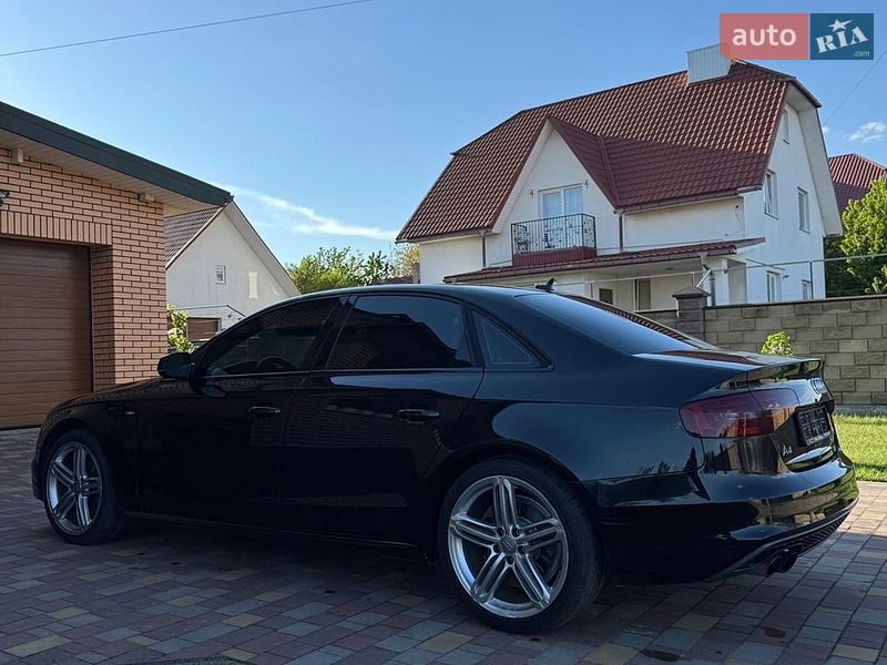 Седан Audi A4 2013 в Луцке