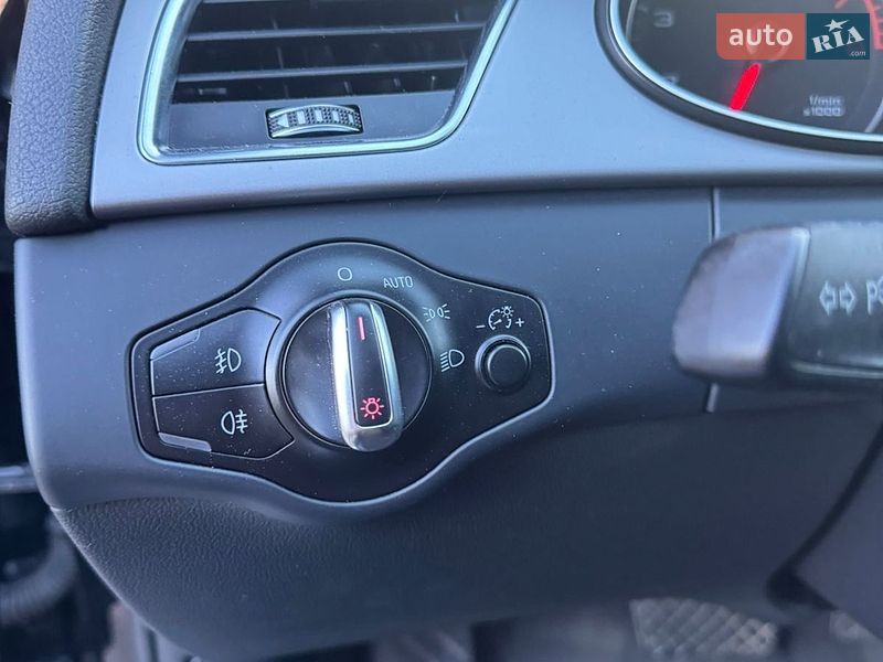Седан Audi A4 2013 в Луцке