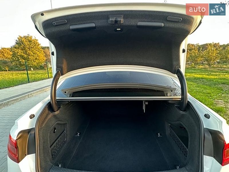 Седан Audi A4 2017 в Городку