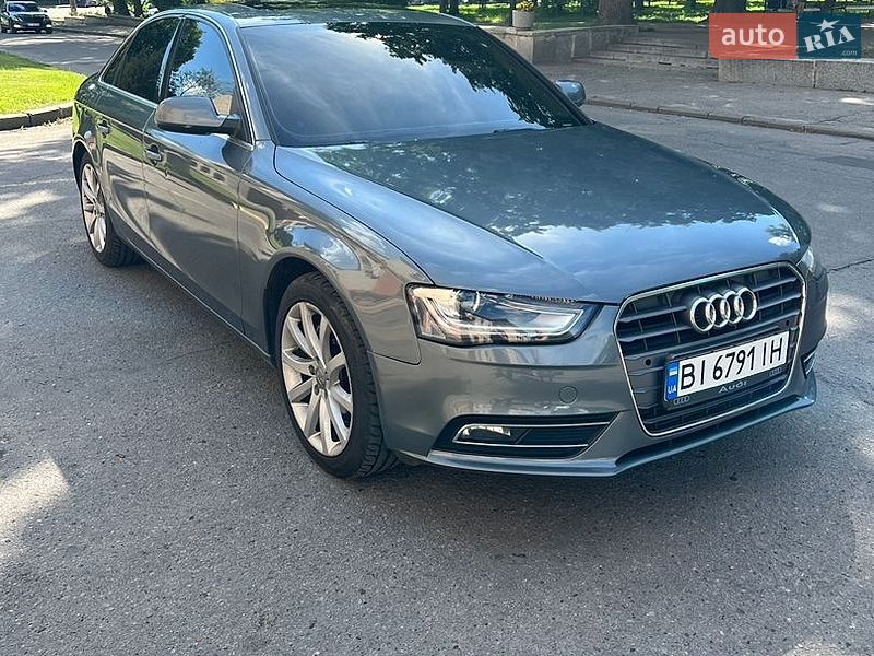 Седан Audi A4 2012 в Полтаве