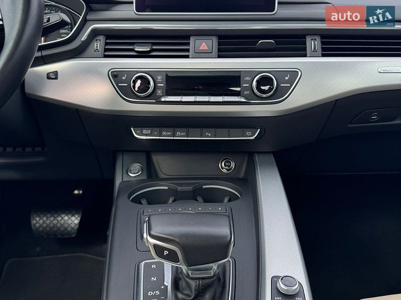 Седан Audi A4 2016 в Ровно