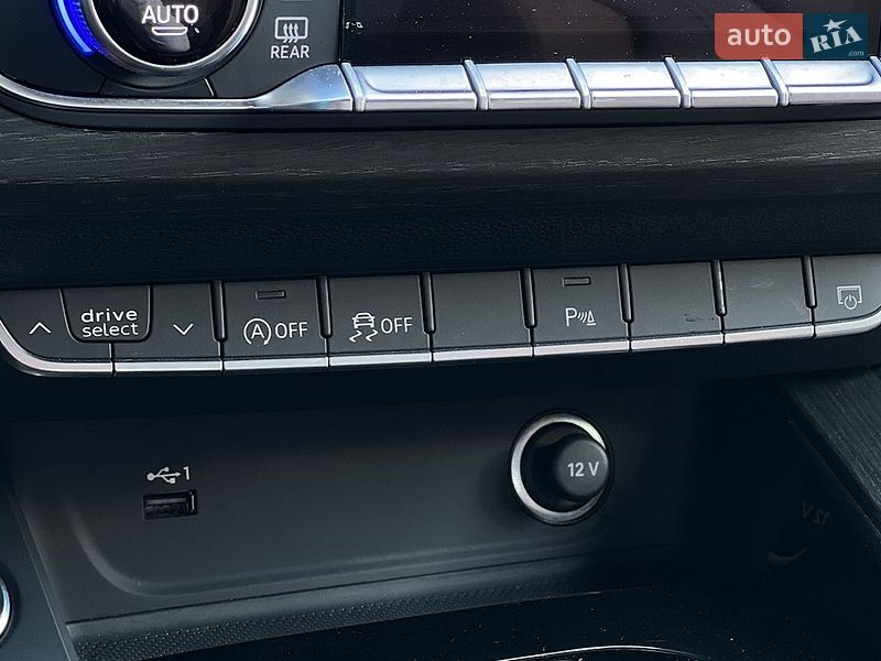 Седан Audi A4 2021 в Львові