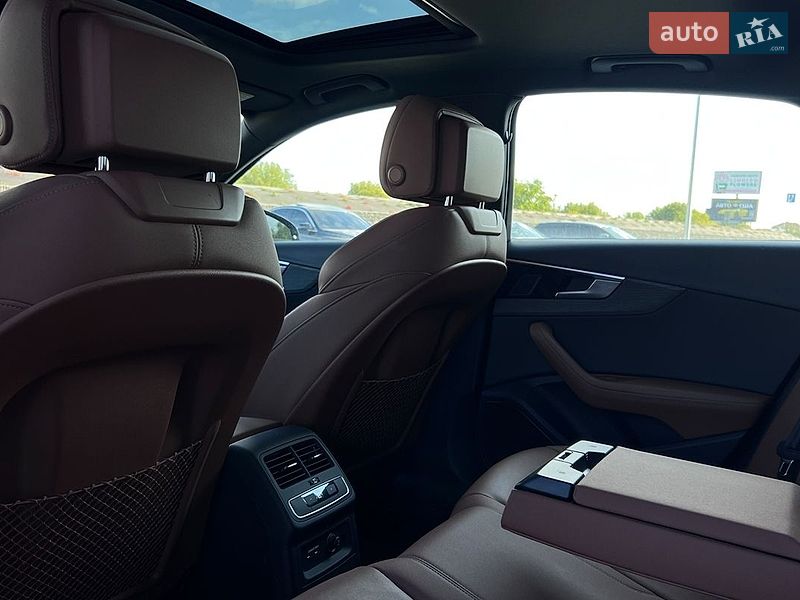 Седан Audi A4 2021 в Львові
