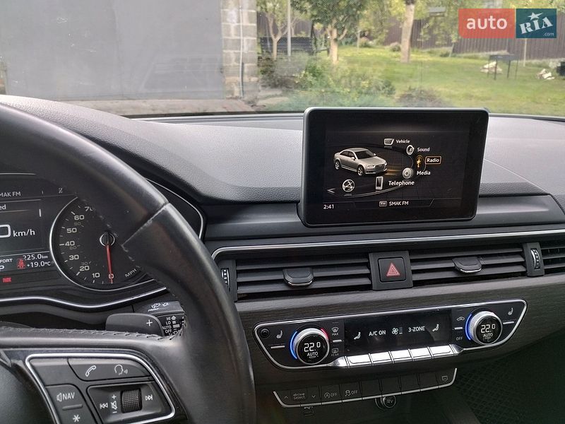 Седан Audi A4 2019 в Львові